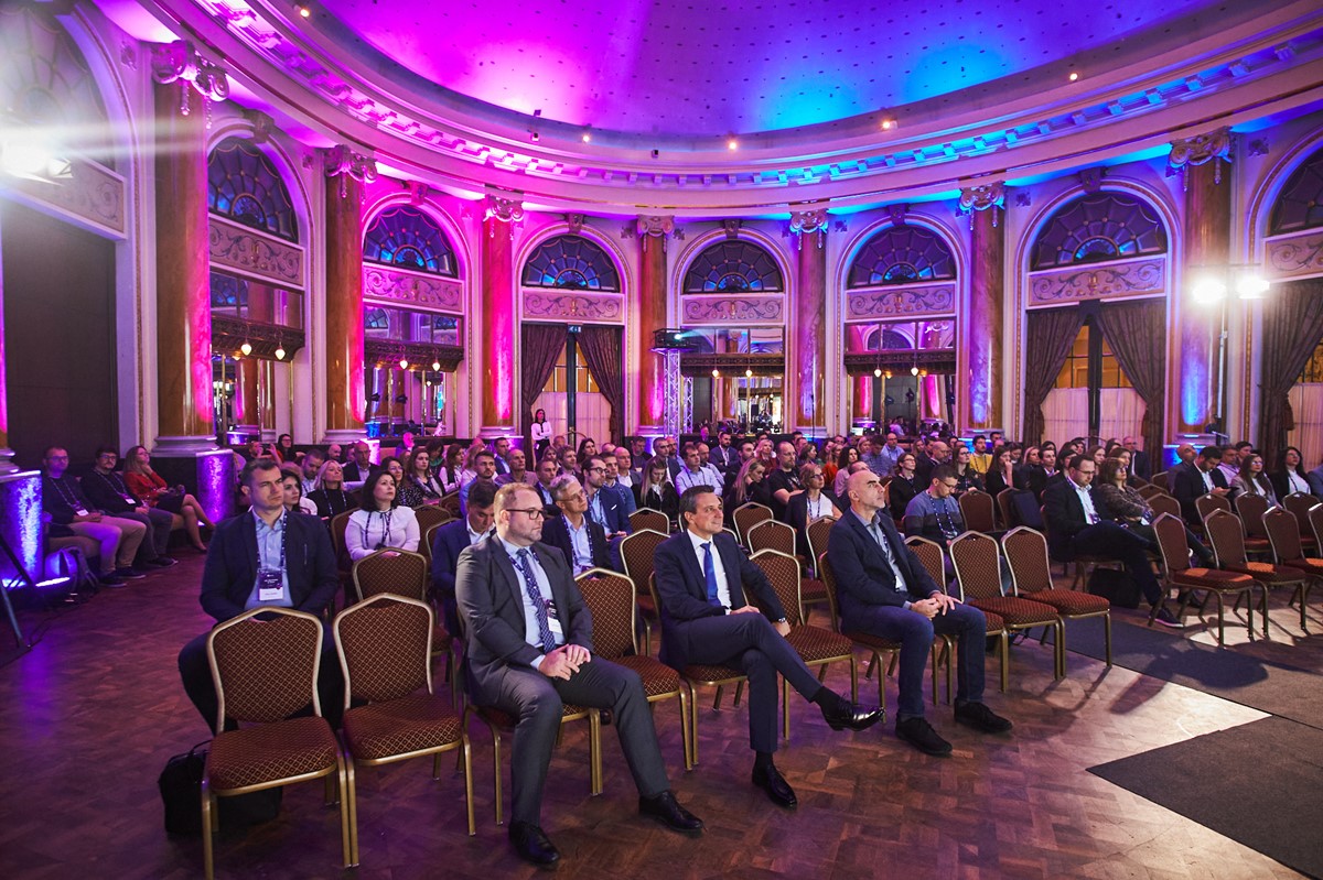 11. godišnja konferencija BE-terna pod nazivom CX, Business and Tech, održana je 13. listopada u zagrebačkoj Esplanadi