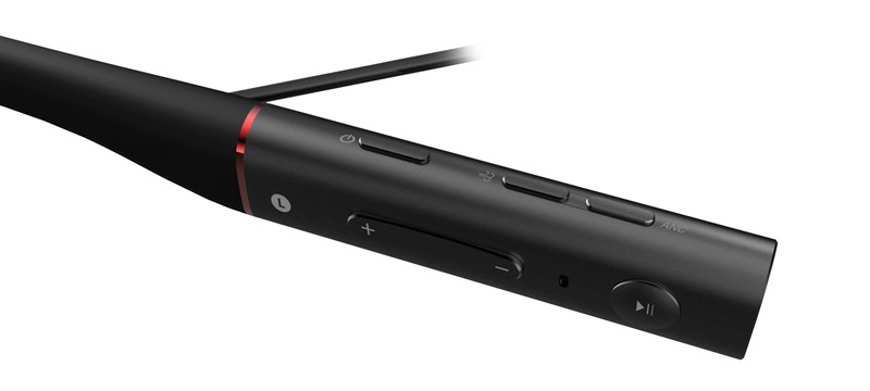 Kontrole su smještene na lijevu stranu obruča. Fizički su dovoljno različite da ih je lako napipati bez gledanja