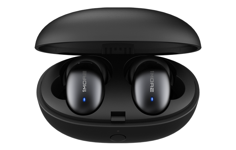 Baterija kutijice ima kapacitet od 410 mAh i dostatna je da četiri puta posve napuni slušalice. Podržava brzo punjenje, stoga nakon samo 15 minuta na punjaču daje tri sata autonomije