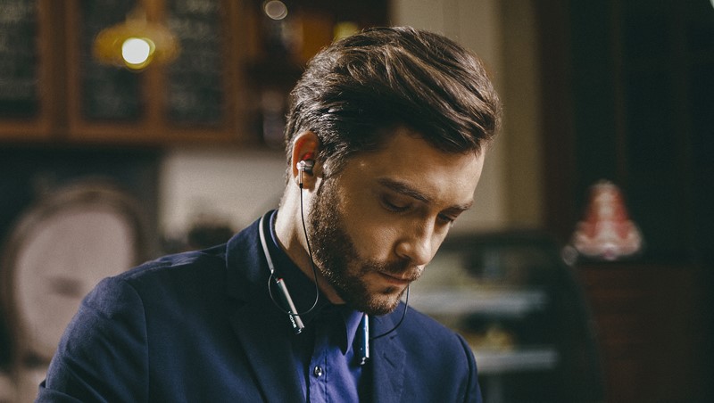 Takozvani "neckband" dizajn 1MORE je implementirao izvrsno - obruč je gumiran, udoban i ne kliže s vrata