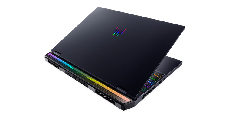 Vizualno je jasno da se radi o gaming laptopu, kako zbog velikih ventilacijskih otvora i veće pozadine, tako i zbog RGB elemenata