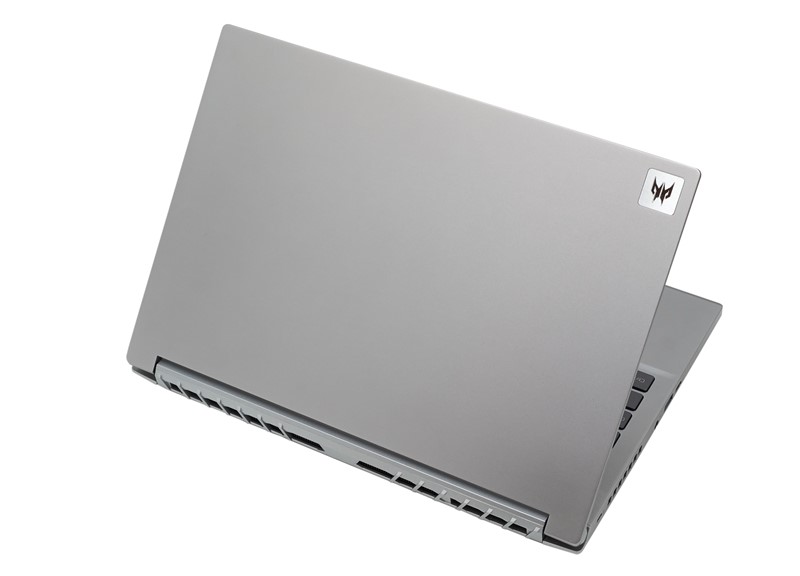 Tipičan gamerski agresivan dizajn je kod ovog laptopa izostao, pa vas nitko neće gledati čudno i ako ga koristite u poslovne svrhe