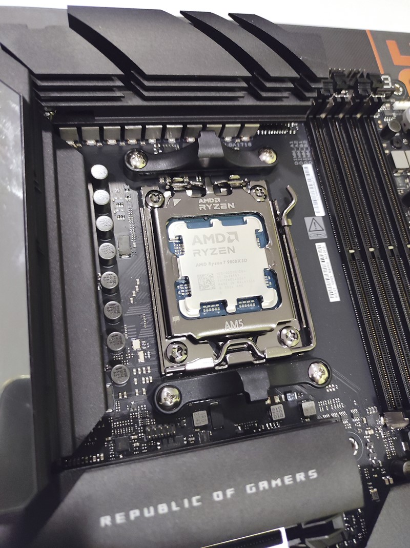 Najnoviji AMD-ov procesor kompatibilan je sa svim dostupnim AM5 matičnim pločama, uz obaveznu prethodnu nadogradnju BIOS-a