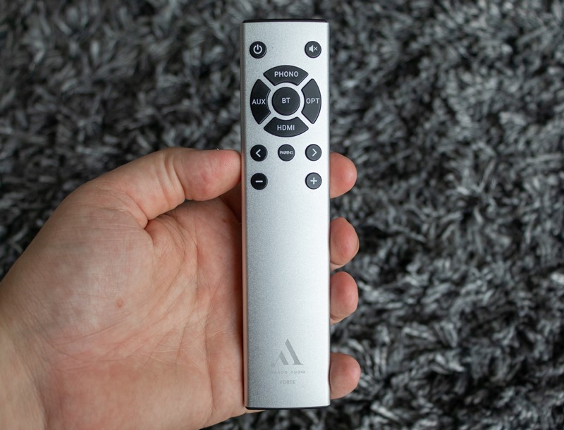 U moru plastičnih daljinskih upravljača, Argonov aluminijski primjerak oduševljava kvalitetom izrade