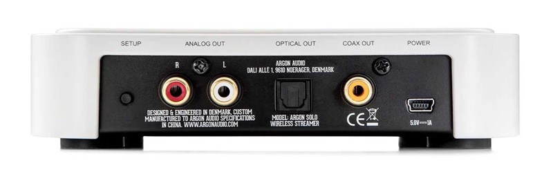 Sa stražnje strane streamera nalaze se praktički sve funkcionalnosti uređaja, osim kontrolne diode