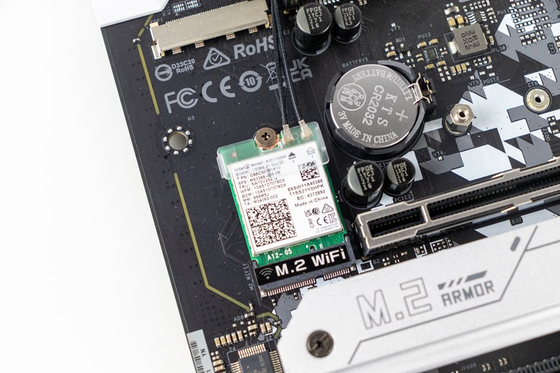 M.2 Key E konektor opremljen je prozirnim plastičnim pokrovom, koji sprečava nehotično odvajanje antena Wi-Fi kartice