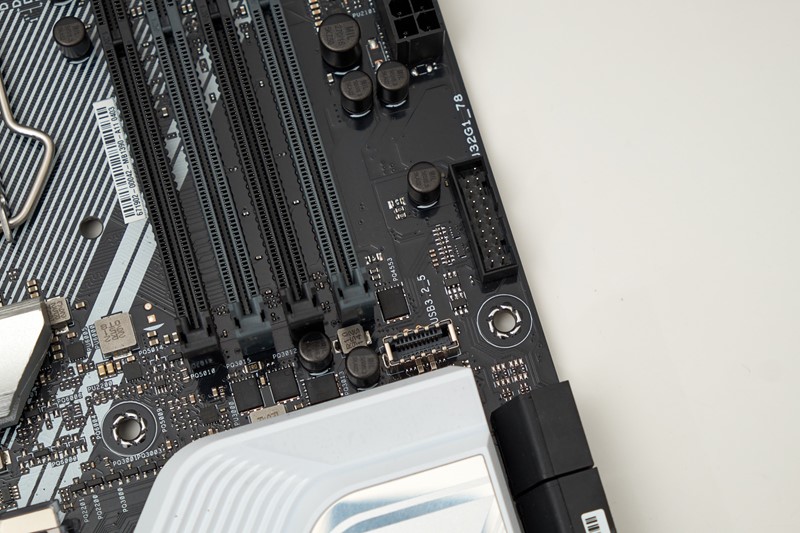 Ploča nudi i interni USB-C konektor, što je dobro ako namjeravate kupiti ili već imate kućište s prednjim konektorom ovakvog tipa 