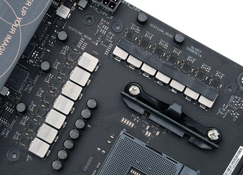 Za napajanje se brine 14+2-fazni sklop koji posao u praksi odrađuje odlično, čak i kada je riječ o Ryzenu 9 5900X