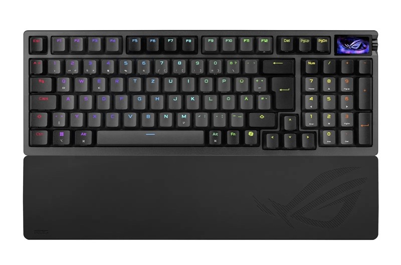 Zahvaljujući 96-postotnom formatu, postignutom uklanjanjem razmaka između glavnog i numeričkog dijela, ROG Azoth 96 HE tek je za nijansu širi od tipične tenkeyless tipkovnice. Udobno, silikonsko odmorište za dlanove bojom prati odabranu varijantu tipkovnice. Radi se o odličnom dodatku, koji drastično poboljšava ergonomiju korištenja
