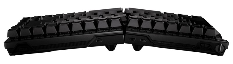 Pomoću priloženih odstojnika i navoja na donjoj strani kućišta, moguće je promijeniti nagib tipkovnice, ali i postići podizanje njezina središnjeg dijela, što mnogi poklonici razlomljenog koncepta preferiraju