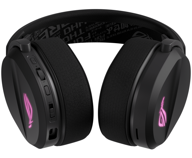 Od kontrola imamo kotačić za glasnoću, prekidač za način spajanja te odvojene tipke za isključenje slušalica i mikrofona