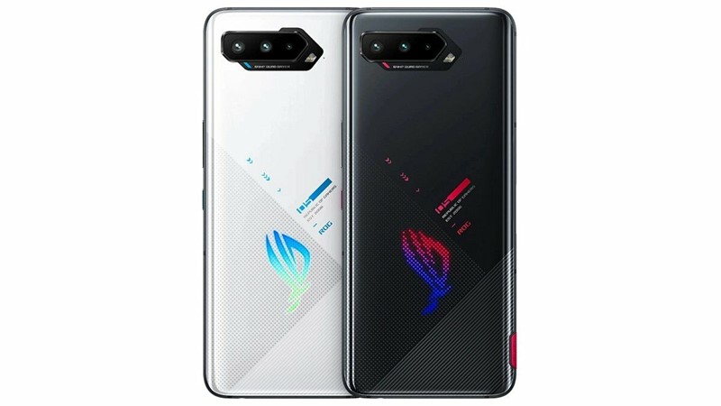 ROG logo svijetli u raznim bojama, a može se konfigurirati na razne načine i poslužiti za notifikacije