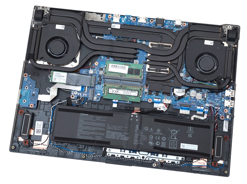 Usprkos korištenju najmoćnijeg Ryzena i GeForceice, rashladni sustav odrađuje posao izuzetno dobro 