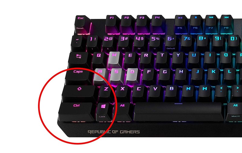 Svoju predanost ljubiteljima pucačkih igara Asus je na ovoj tipkovnici demonstrirao drugačije obojenim tipkama WASD (u paketu dolaze i crne zamjenske) te većom tipkom CTRL