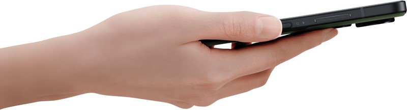 Osim malim dimenzijama, Zenfone 10 može se pohvaliti i niskom masom, koja iznosi svega 172 grama