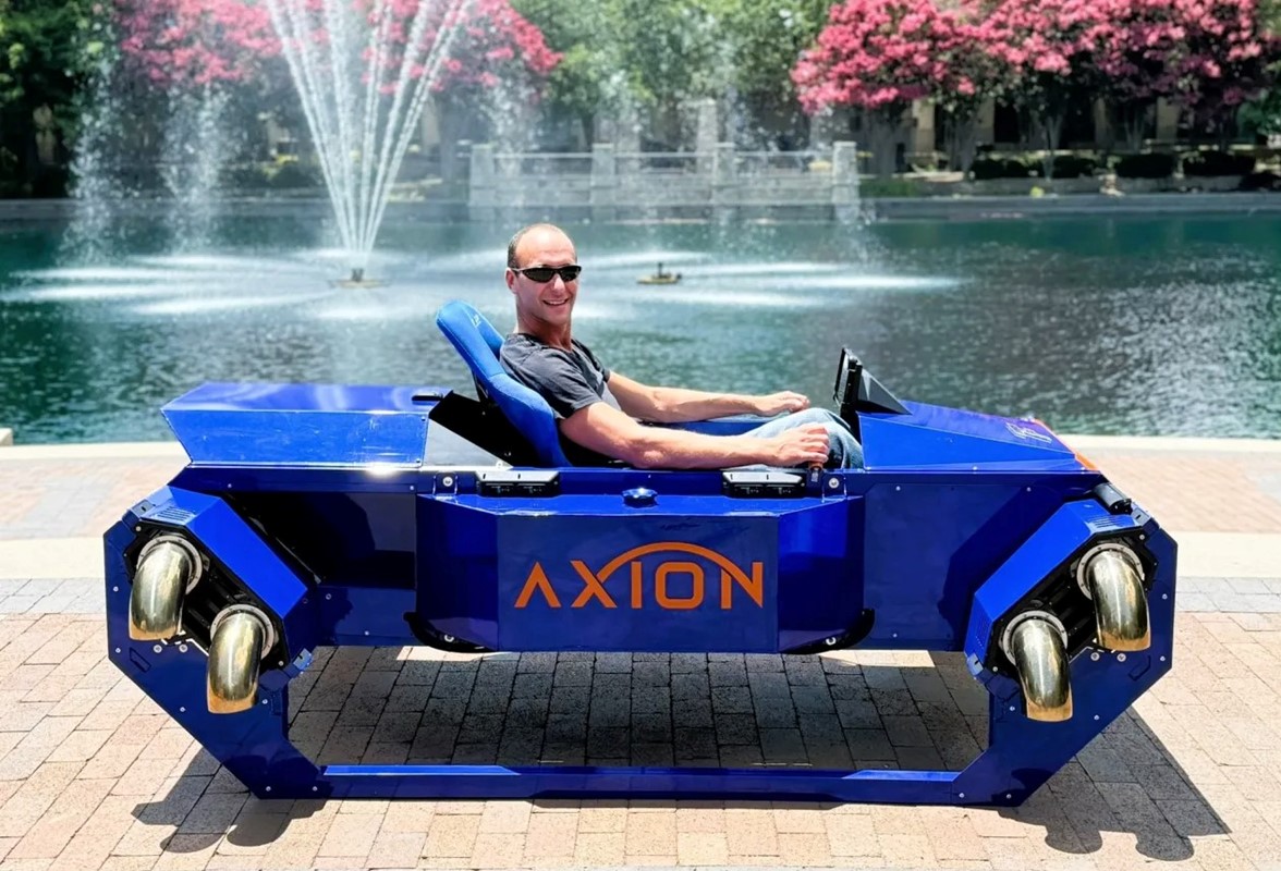 Novi način zračnog prijevoza: Axion je VTOL za jednu osobu pokretan s osam mikro mlaznih motora, a vozilo je uvećana verzija provjerenog drona JetQuad 📷 FusionFlight