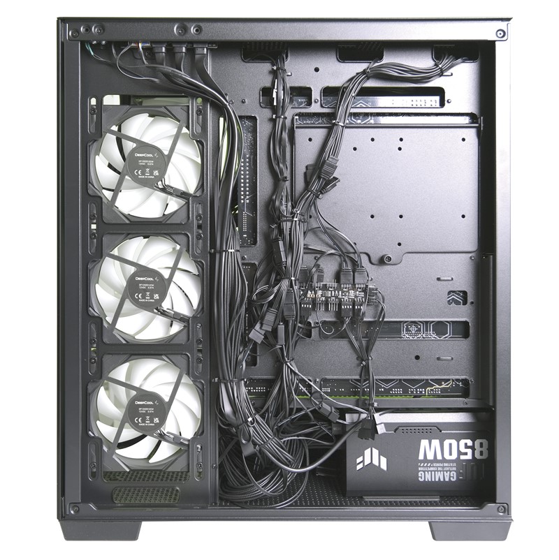 Relativno plitak prostor iza matične ploče tehničare nije spriječio da uredno provuku sve potrebne kabele na svoja mjesta