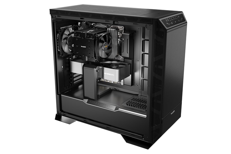 Dark Base Pro 901 je full tower kućište, u koje stanu apsoluno sve komponente koje biste mogli poželjeti ugraditi, kao i elaborirana custom loop vodena hlađenja