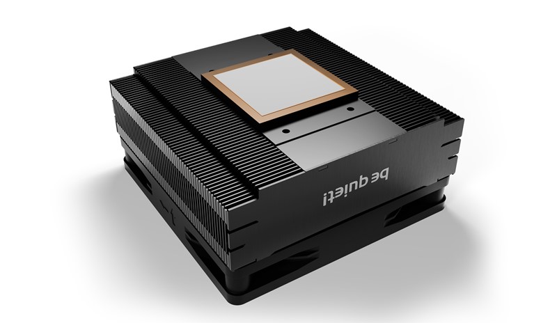 Ispod aluminijskih listića nalazi se ispolirana bakrena baza, koja naliježe na procesor