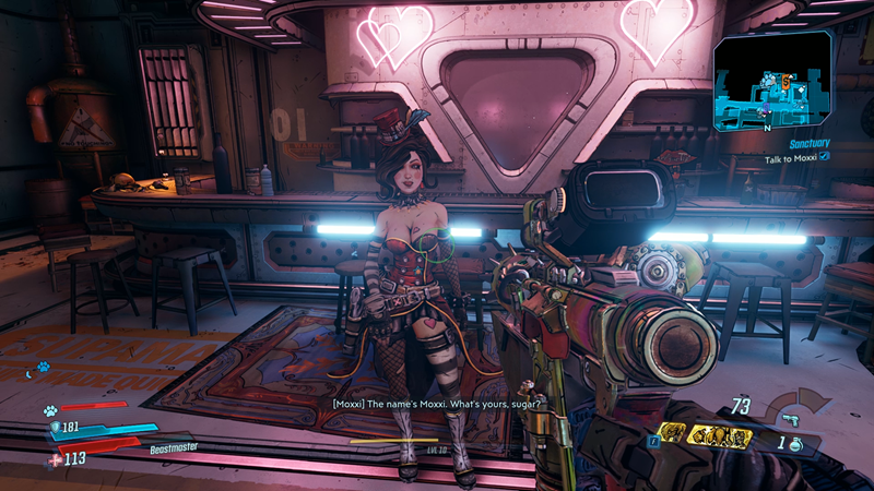 Mnogima najdraže poprsje u serijalu i dalje je prisutno. Ovaj put na svemirskom brodu na kojem i dalje ima mjesta za kockanje