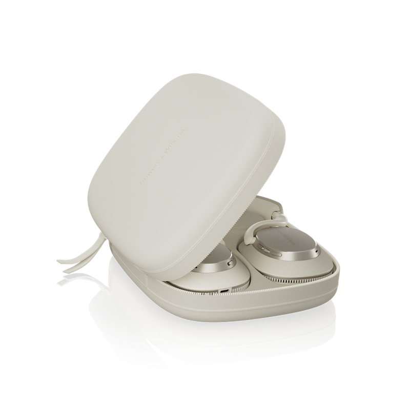 Sa slušalicama se isporučuje kvalitetna, tvrda futrola, koja im bojom i luksuznim taktilnim dojmom u potpunosti parira