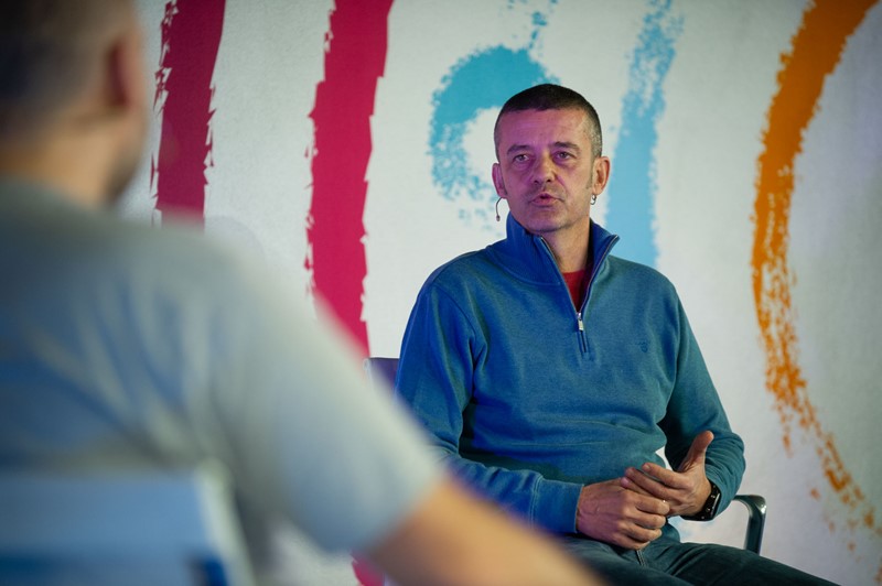 Morfoza kontra regula: od geeka do Robin Hooda intervju je u kojem je Dražen Oreščanin, izvršni direktor udruge Glas poduzetnika, ispričao sve o svojoj borbi za prava poduzetnika direktoru programa Bug Future Showa