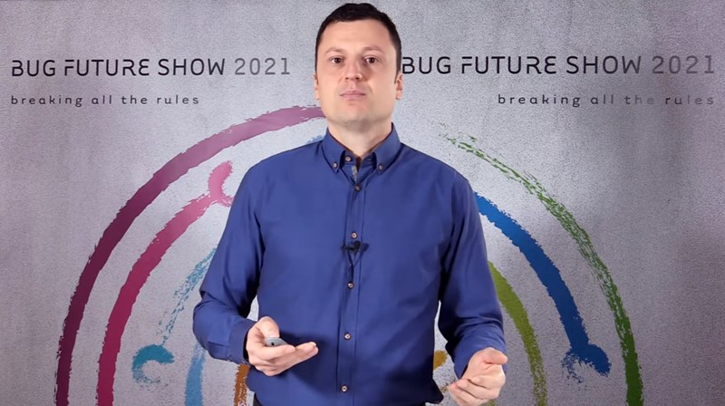 Krešimir Frančić iz Croatia osiguranja predstavio je studij Insurtech na FER-u, u čijem kreiranju je sudjelovala ta kuća, kroz predavanje “CO&FER – kofer za povratak u budućnost osiguranja”