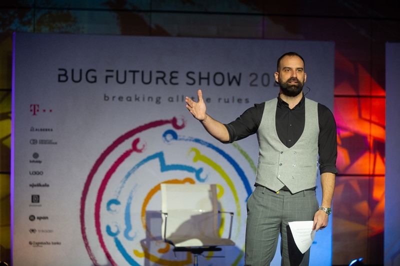 Voditelj Bug Future Showa i ove je godine bio nezamjenjivi Ivan Šarić, najveći geek među komičarima i najveći komičar među geekovima…