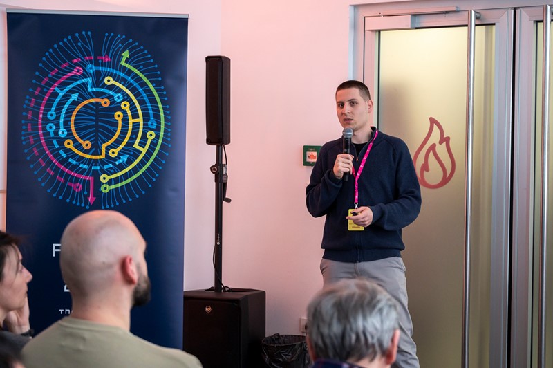 Marko Bolt (Fonoa) održao je predavanje o okruženju u kojem programerski timovi imaju potpunu odgovornost nad svojim servisima