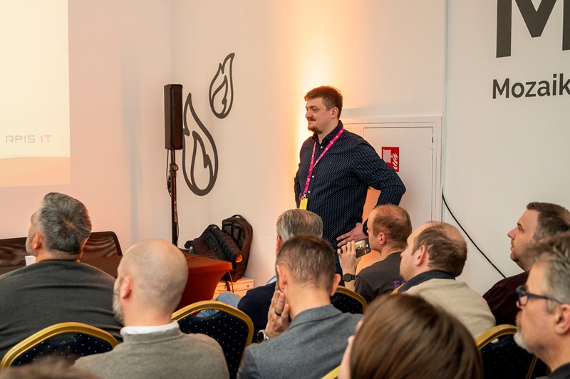 Franjo Piškur i Borna Fulgosi (Apis IT) objasnili su tehničke i infrastrukturne preinake koje omogućuju da današnji podatkovni centri udomljavaju AI sustave