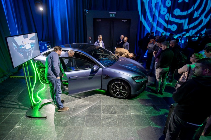 Tijekom cijelog je dana pored pozornice bio parkiran BYD SEAL i izazivao velik interes, posjetitelji su ga mogli i osvojiti na tjedan dana