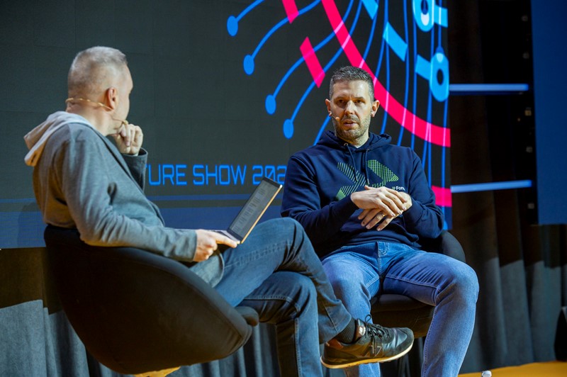 Davor Tremac iz Fonoe objasnio je pred Petrom Štefanićem i brojnom publikom kako je nastao i kako funkcionira njegova međunarodna softverska tvrtka fokusirana na poreze