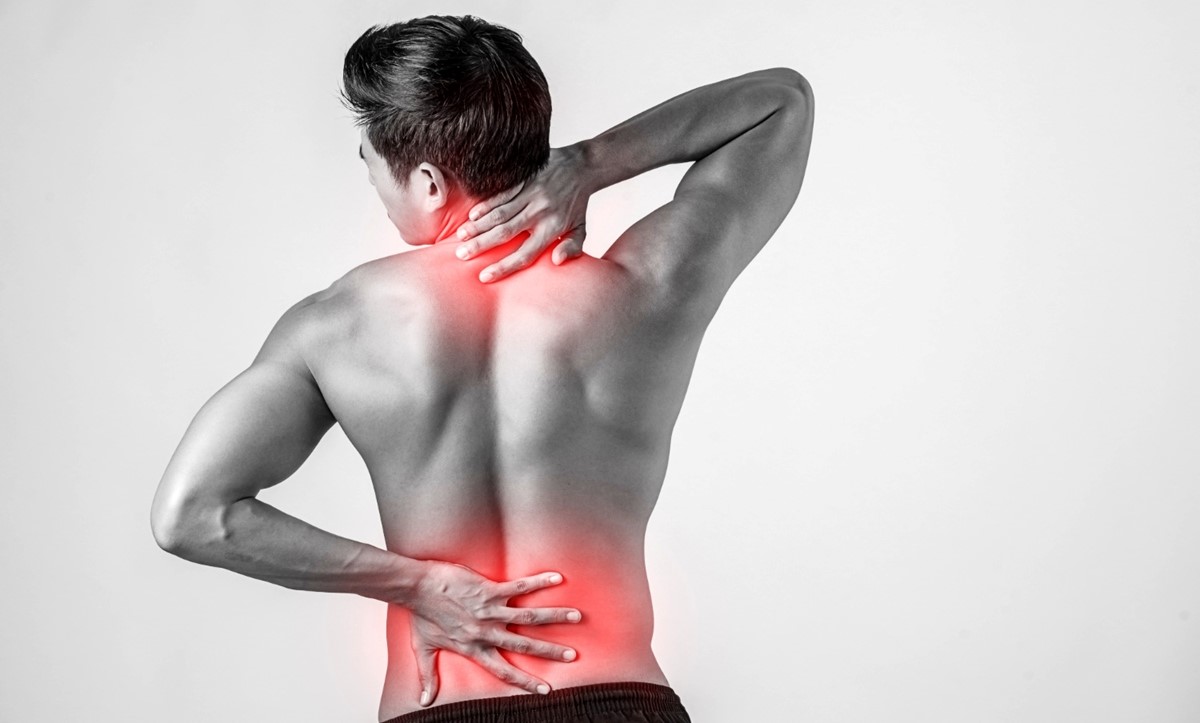 Simptomi bolova u leđima često su  kronični, traju dugo ili se ponavljaju 📷 jcomp