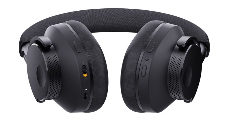 Premda kontrole nije moguće prilagoditi vlastitim preferencijama, one su tvornički izvedene logično i dobro. Umjesto senzora, koristile su se fizičke tipke, što najtoplije pozdravljamo