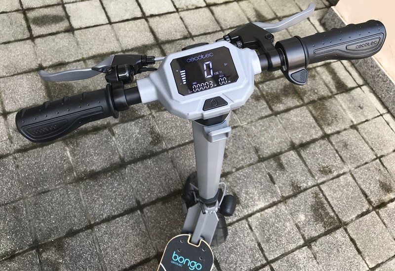 Upravljač ovog modela kao da je “posuđen” s mopeda ili motocikla