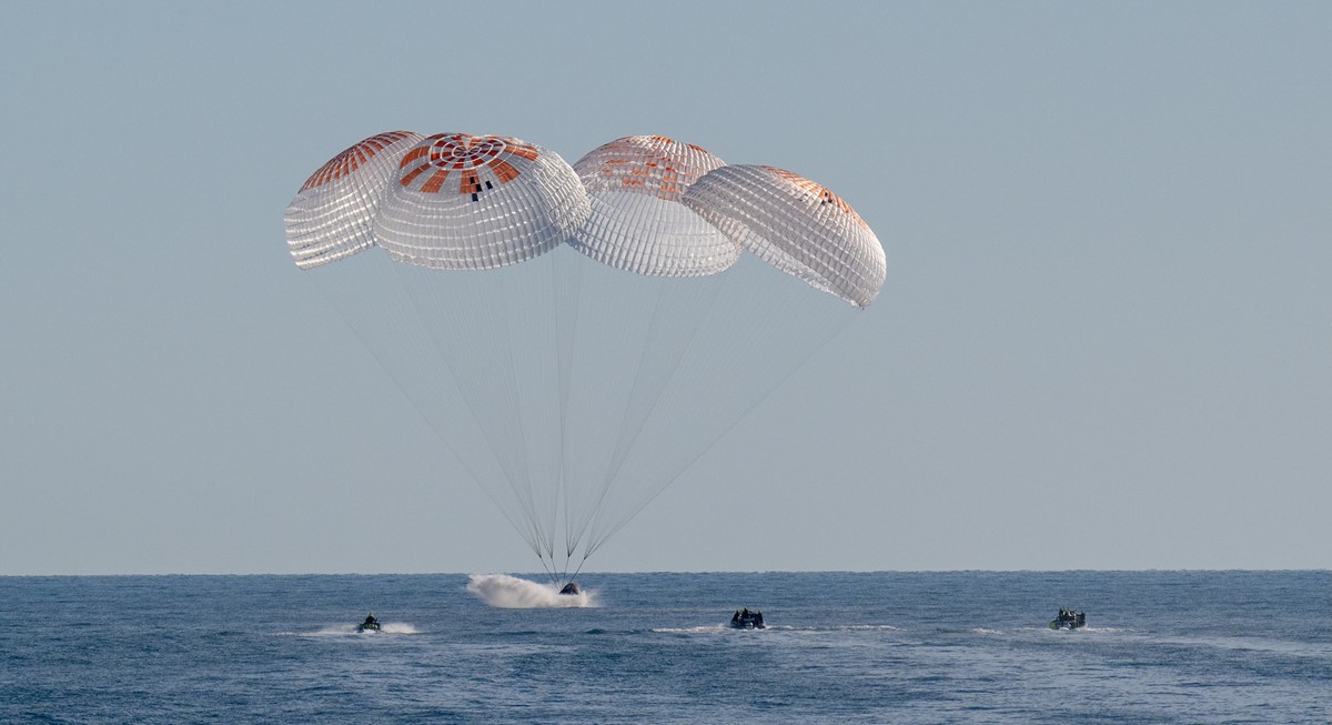 NASA-ini astronauti Nick Hague, Suni Williams i Butch Wilmore, zajedno s ruskim kozmonautom Aleksandrom Gorbunovom, uspješno su sletjeli u SpaceX-ovoj kapsuli Dragon u more nedaleko od obale Tallahasseeija na Floridi. 📷 NASA