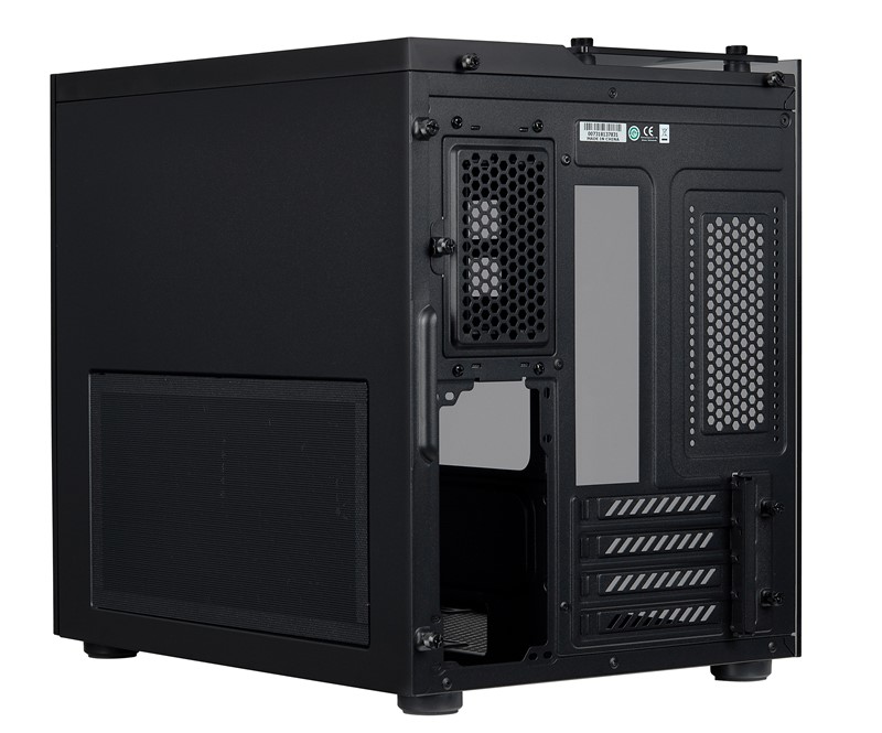 Desna bočna strana je klasična metalna, no ima otvor za uvlačenje zraka opremljen s magnetskim filtrom. Nudi mjesto za ugradnju jednog ventilatora koji bi trebao pomoći oko smanjena temperature 3,5-inčnih diskova