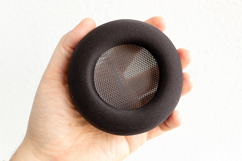 Jastučići se mogu skinuti i potencijalno zamijeniti, stoga postoji nada da će Corsair na tržište u nekom trenutku plasirati udobnije jastučiće