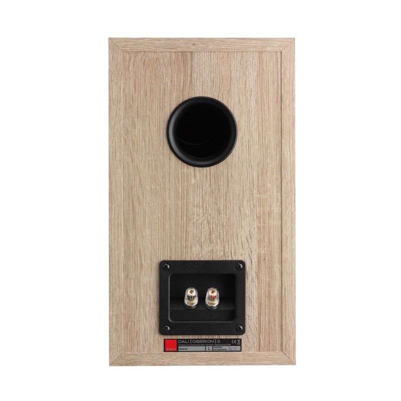 Iako je bas-refleksni otvor smješten straga, Dali sugerira da se zvučnici postave blizu zida. Približavanjem i udaljavanjem izravno ćete utjecati na količinu basa u prostoru