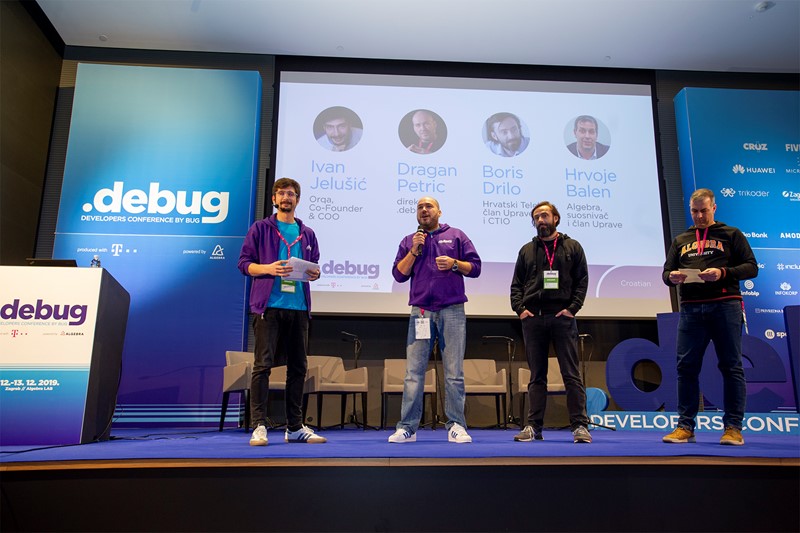 Voditelj Ivan Jelušić na otvorenju konferencije ugostio je na glavnoj pozornici glavne i odgovorne predstavnike organizatora