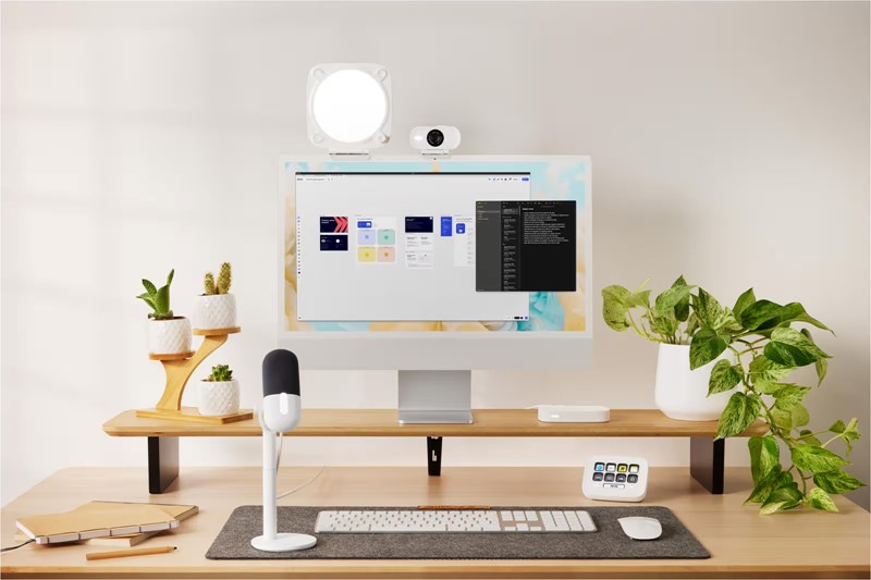 Facecam Neo u društvu drugih uređaja iz Elgatove serije Neo – Elgatu se očito ove sezone nosi bijela boja