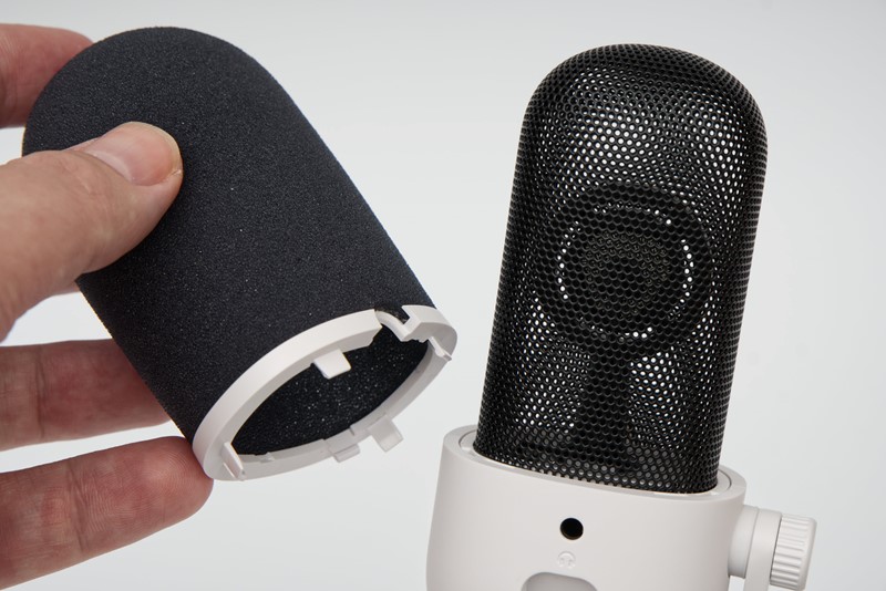 Pop filter može se skinuti i zamijeniti drugim, u nekoj življoj boji