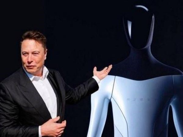 Na upit novinara hoće li Optimus u završnoj verziji zaista izgledati kao prezentirani model sa slike, Musk je odgovorio konciznim: "Ne."