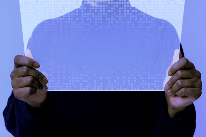 EmbedderLLM šifrirane poruke umeće u specifične dijelove teksta koji se generiraju uz pomoć AI modela, a primatelj ih može pročitati samo uz poseban ključ ili lozinku 📷 rawpixel