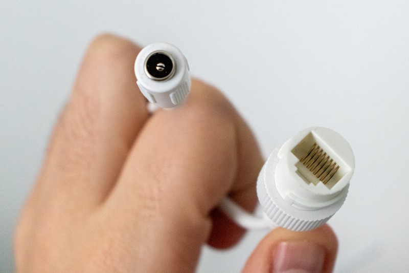 Dvije vanjske antene na modelu C8C namijenjene su poboljšanju bežičnih performansi – rado viđena karakteristika svake videonadzorne kamere namijenjene vanjskoj montaži