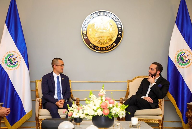 Changpeng "CZ" Zhao na nedavnom susretu s predsjednikom Salvadora i velikim zagovornikom bitcoina, Nayibom Bukeleom