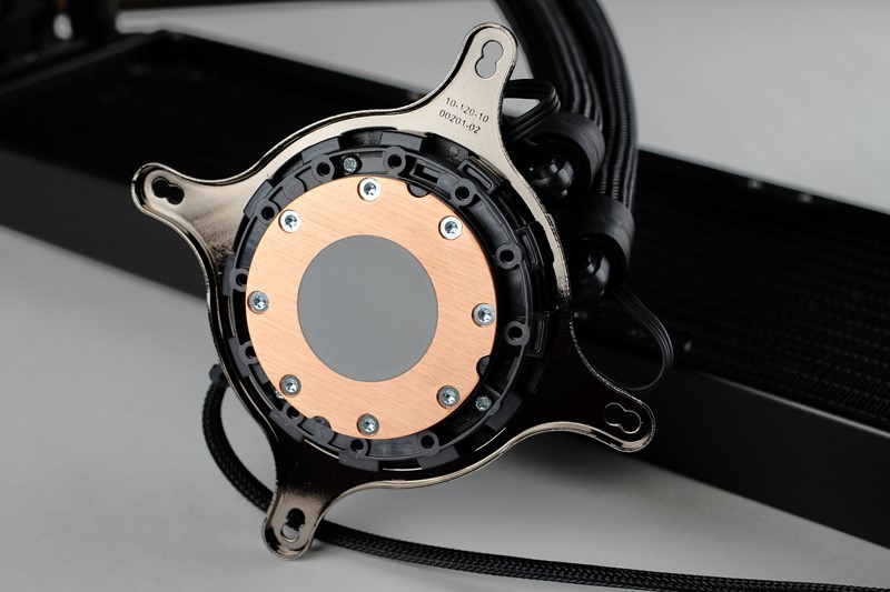 Površina baze povećana je u odnosu na stariju generaciju što je dobro u kontekstu hlađenja Threadripper i većih Intelovih procesora