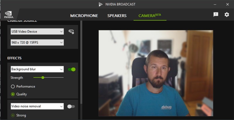 Scena s uključenim filtrom. Primjetite da naslon za glavu stolice ostao u fokusu