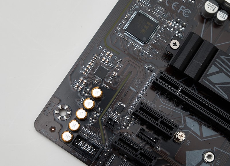 Implementacija zvuka vrlo je solidna, no kamen spoticanja za neke će korisnike predstavljati izostanak optičkog izlaza