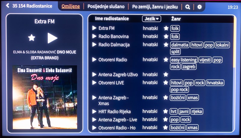 Radijskih postaja dostupno je nekoliko desetaka tisuća